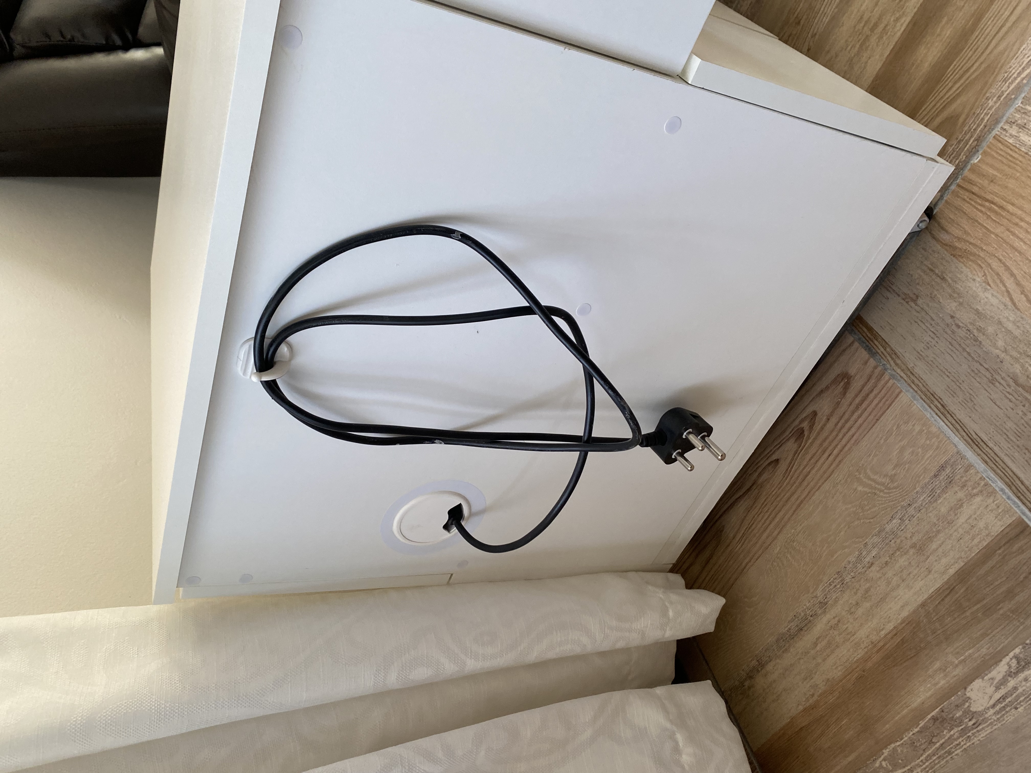 7F6568F4-5498-402D-A84D-8A0B6A5BA7A1